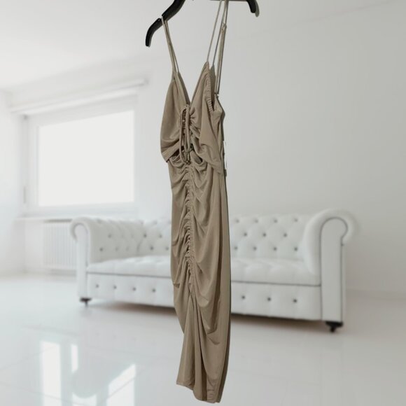 Forever 21 Ruched Midi Dress – NWT, Adjustable Straps, Zipper Back, Size Small - Picture 4 of 15